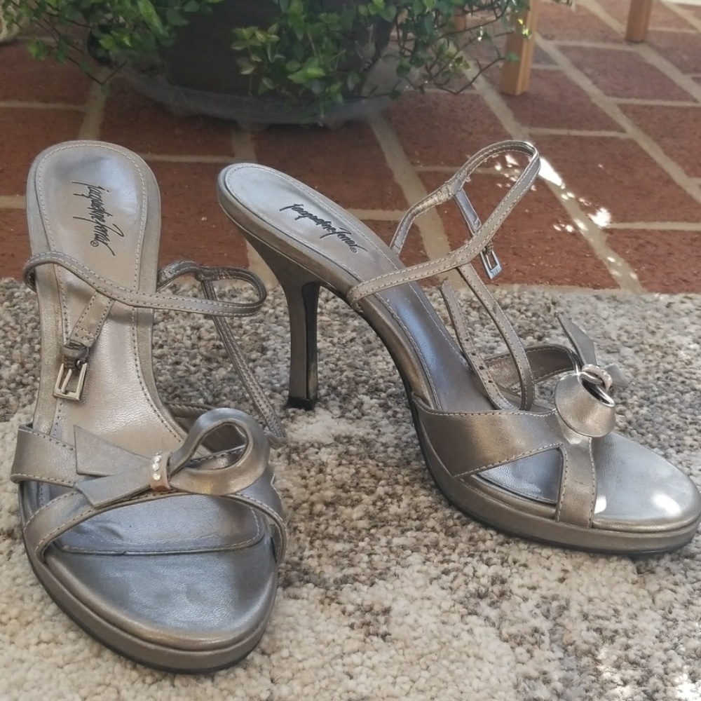 Jacqueline Ferrar heels